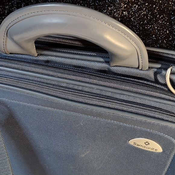 Samsonite Travel Bag - Picture 2 of 9